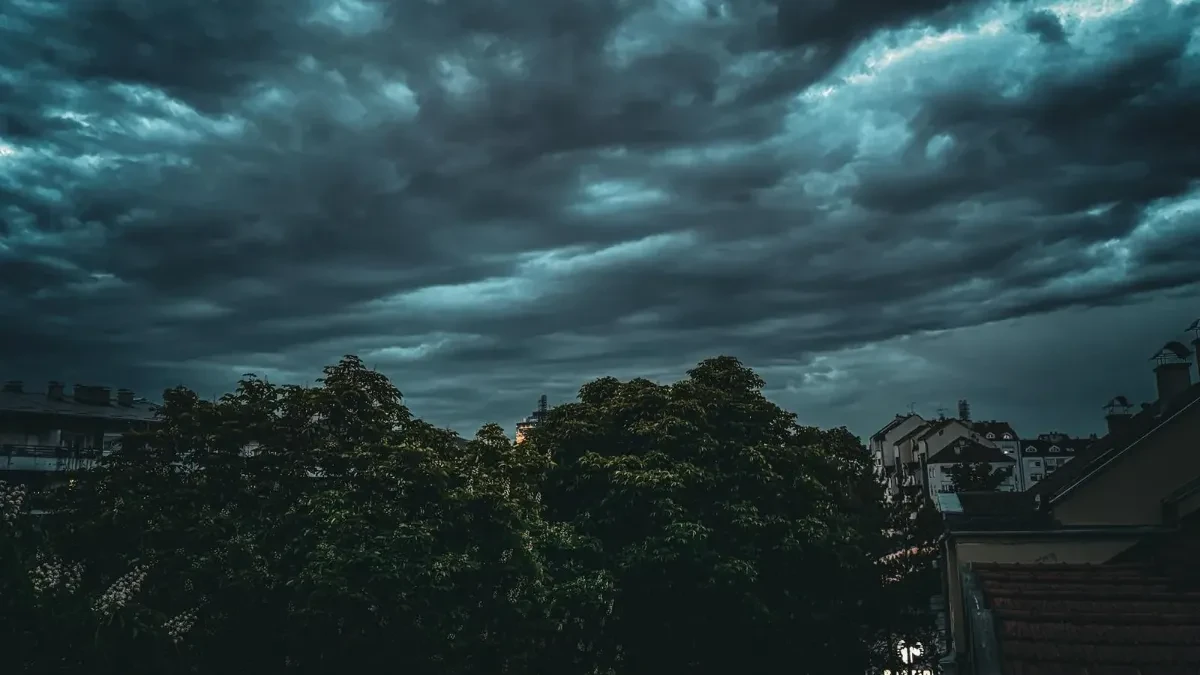 Upozorenje meteorologa: Hladan front donosi pljuskove, grmljavinu i grad