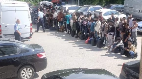 Kozarska Dubica: U kombiju pronađen 51 migrant, uhapšen vozač