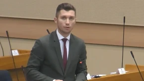 Kresojević: Djeci u Srpskoj mrvice, poslanicima ćutolozima 165.000 KM