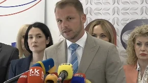 Opozicija u Banjaluci najavila radikalne poteze: Od sutra "brojčanik duga" na Trgu Krajine