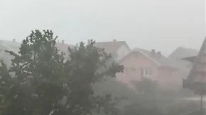 Jako nevrijeme pogodilo Sarajevo: Obilne padavine poplavile ulice i oštetile saobraćajnice