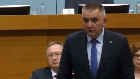 Savjetnici mu nose sprej za dah i košulju: Minić žestoko isprozivao Stanivukovića