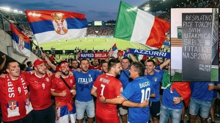 Lokal dijeli besplatno pivo tokom svih utakmica Srbije i Italije na Mundijalu (FOTO)