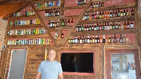 Penzioner Mirko Banjac ima nesvakidašnji hobi: U Krajčinovcima pivo sa kraja svijeta