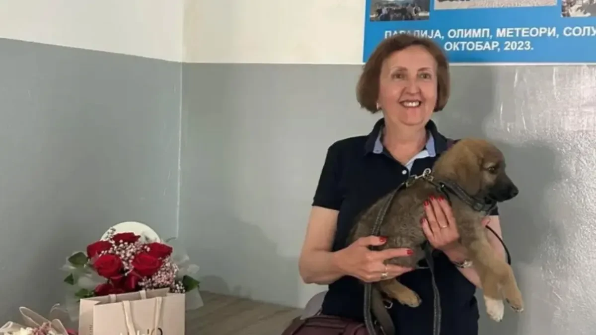 Trebinjski maturanti profesorici Tanji poklonili psa kao znak ljubavi i zahvalnosti (FOTO)