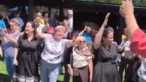 Koke zapjevao, načelnica odmah zaigrala: Pogledajte kako se više od 700 penzionera provelo na Bjelašnici
