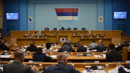 Narodna skupština Srpke razmotrila set zakona: Pripravnički staž duplo kraći za sve profile