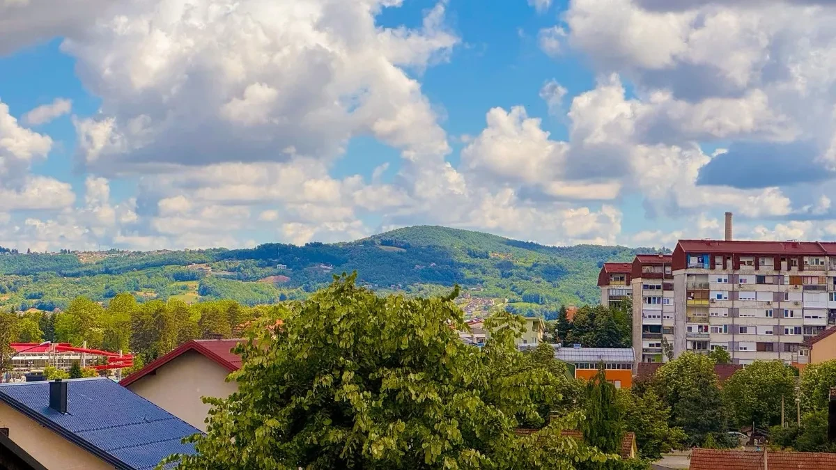 Sutra sunčano uz umjeren razvoj oblačnosti