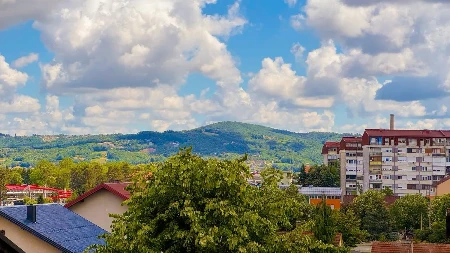 Sutra sunčano uz umjeren razvoj oblačnosti
