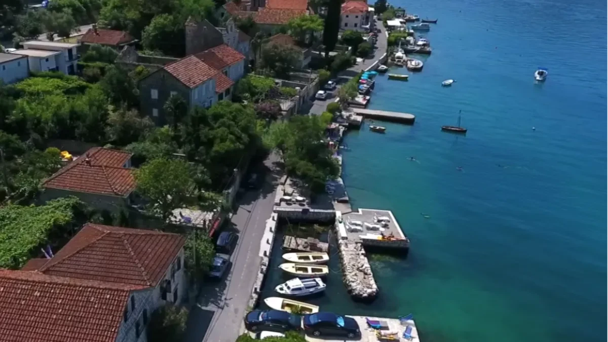 Đoković ljetuje u skrivenom raju u Crnoj Gori: Plaža nije rezervisana samo za "bogate", oduzima dah azurnom bojom vode (VIDEO)