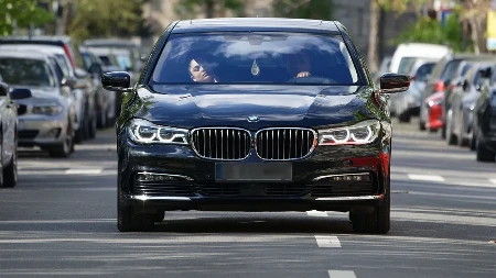 Vozač BMW-a pokušao da prevari policiju: Osmislio sistem za zaobilaženje kazni