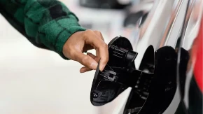 Vozač nasuo 130 KM goriva pa pobjegao sa benzinske pumpe u Banjaluci