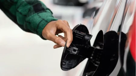 Vozač nasuo 130 KM goriva pa pobjegao sa benzinske pumpe u Banjaluci