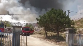 Grad Mostar proglasio vanredno stanje zbog požara na deponiji Uborak