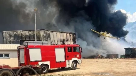 Dramatična noć u Mostaru: Požar na deponiji Uborak i jutros aktivan