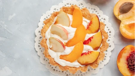 Keks torta sa kajsijama i makom: Brza i osvježavajuća poslastica bez pečenja