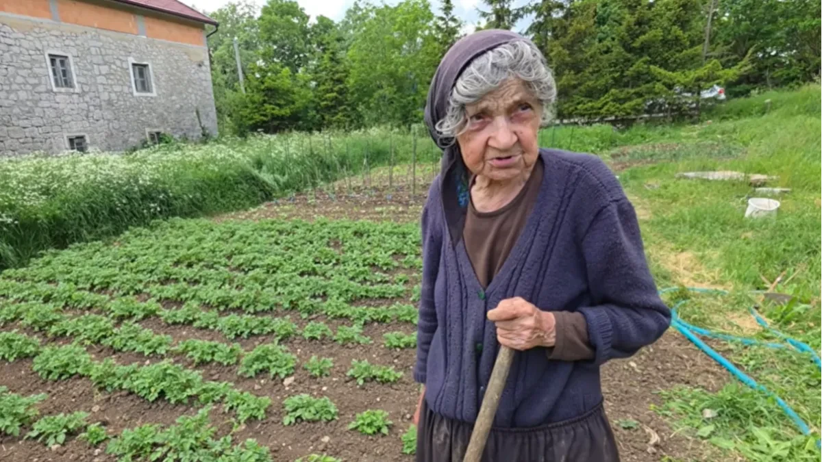 „Ja da se pitam, lokale bih zatvorila u ponoć“: Hercegovačka baka Matija (87) o radu, mladima i vremenima kada su ljudi bili zadovoljniji (VIDEO)