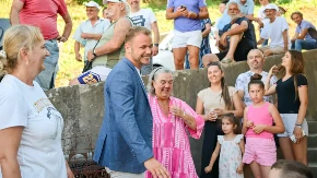 Stanivuković u "punom gasu": Obišao skoro cijelu Banjaluku i uručio besplatne građevinske dozvole