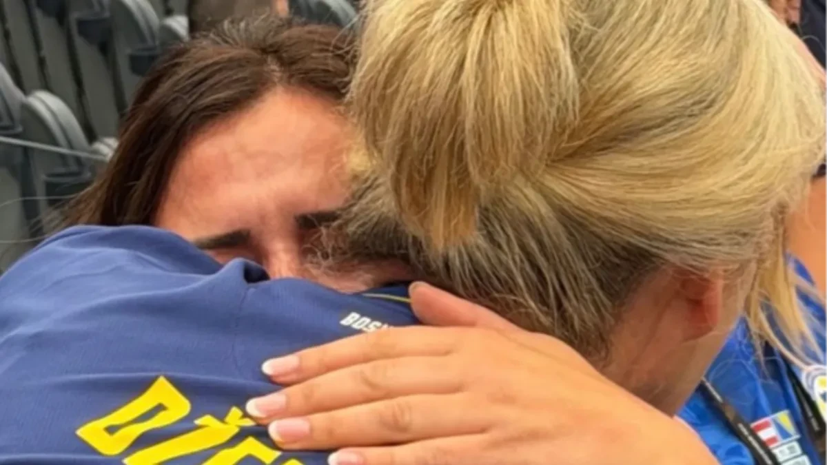 Trijumf Zmajeva protiv Katara donio i dirljiv susret majki Edina Džeke i Kerima Alajbegovića na tribinama (FOTO)