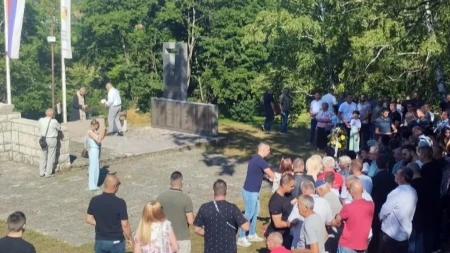 Kod spomen-obilježja u Kasindolu služen pomen za 99 poginulih boraca VRS 