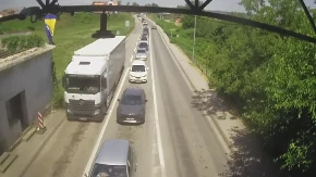 Duge kolone vozila na granici prema Hrvatskoj i Crnoj Gori