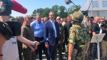 Vučić i Dodik na prikazu modernih sredstava i sistema Vojske Srbije u Batajnici (FOTO/VIDEO)