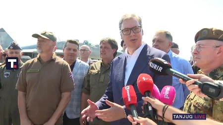 Vučić i Dodik na prikazu modernih sredstava i sistema Vojske Srbije u Batajnici