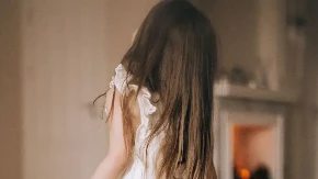 Objavila fotografiju sa momkom kog je upoznala u Budvi, pa šokirala: "Bilo bi vrijeme da se javiš, sad si tata"