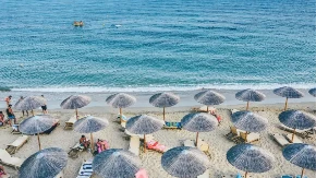 Evo gdje će vas sve „šišati“ ove sezone: Naplaćuju led u kafi, dijeljenje pice i tuširanje na plaži 