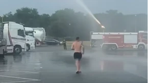 Domišljatost na nivou: Pogledajte kako se kamiondžije bore protiv paklenih vrućina (VIDEO)