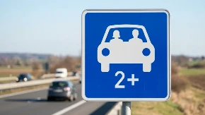 Novi saobraćajni znak u Evropi zbunjuje vozače: Nepoštovanje pravila donosi visoku kaznu