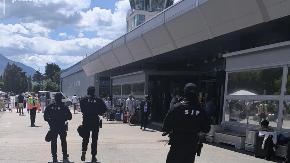Avion iz Srbije sa 90 putnika zadržan na Aerodromu Tivat