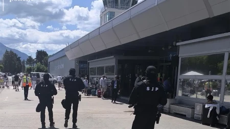 Avion iz Srbije sa 90 putnika zadržan na Aerodromu Tivat