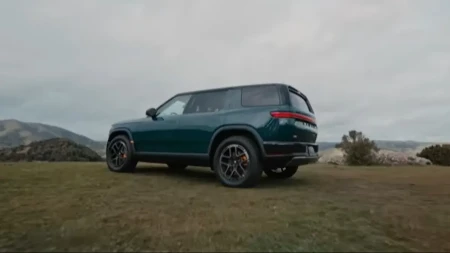 Direktor velikog brenda tvrdi: Automobili će sami voziti brže nego što mislimo