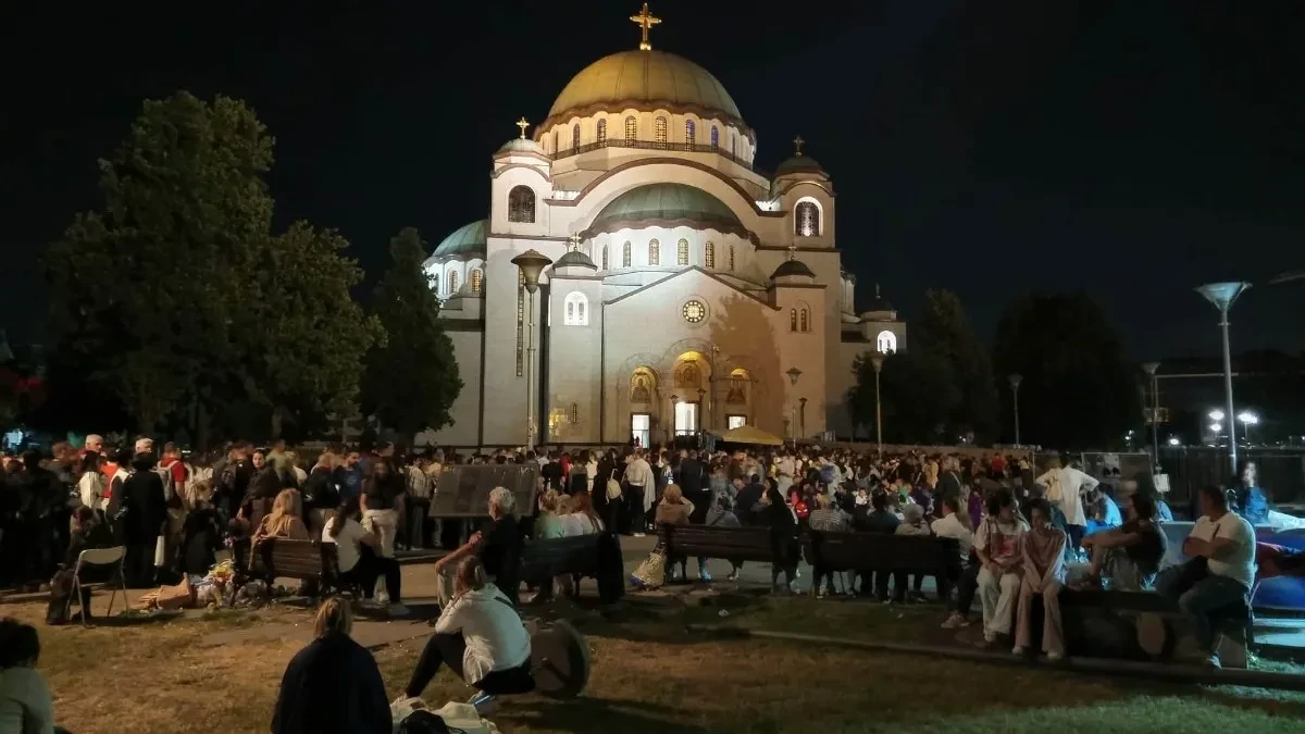 Pojasu Presvete Bogorodice poklonilo se više od pola miliona vjernika (VIDEO)