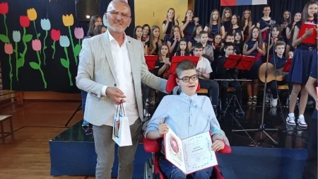 Vukova diploma ispisana hrabrošću: Milan Šarić je dječak pred kojim su pale sve barijere (FOTO)