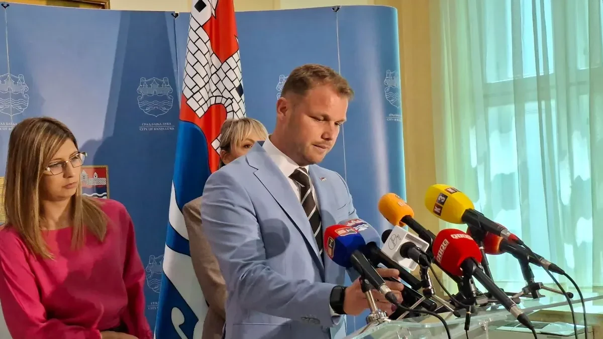 Stanivuković: Neprihvatljivo vraćanje stranaca u Komisiju za očuvanje nacionalnih spomenika