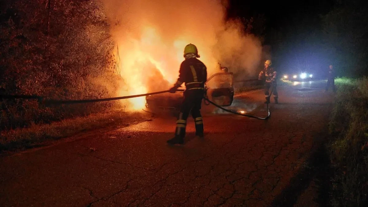Požari u Banjaluci: Automobil izgorio u Jošikovoj vodi