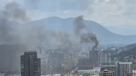 Veliki požar u Sarajevu: Vatrogasci na terenu