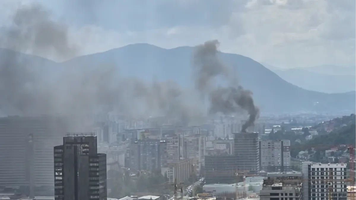 Veliki požar u Sarajevu: Vatrogasci na terenu