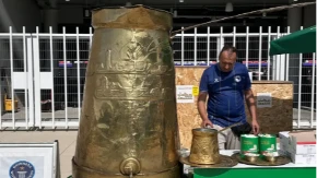 Iz Visokog na Svjetsko prvenstvo: Najveća džezva na svijetu prati Zmajeve (FOTO/VIDEO)