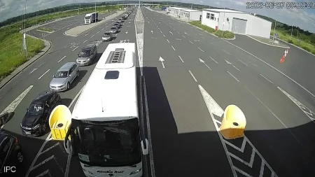 Upozorenje za putnike: Kolone na granicama, čeka se satima