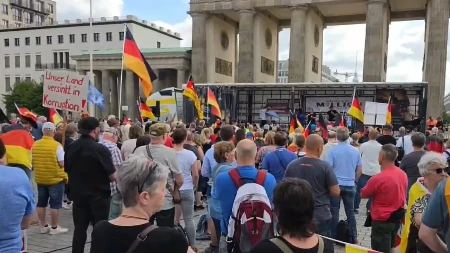 Hiljade ljudi na protestu u Berlinu traži ostavku kancelara Merca