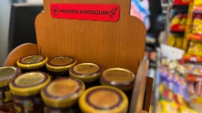 Kamagre i lažni medovi iz BiH preplavili Hrvatsku: Preparate za "ljubav" švercaju u gepeku (FOTO)