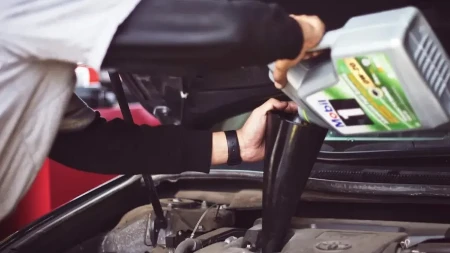 Mehaničar šokirao priznanjem: Lažirao sam više od 200 popravki (VIDEO)