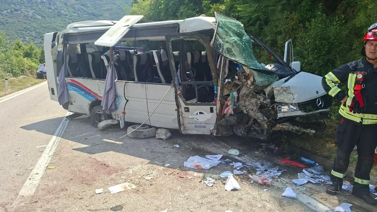 Detalji nesreće u Crnoj Gori: Jedna žrtva i više povrijeđenih u prevrtanju mini-busa