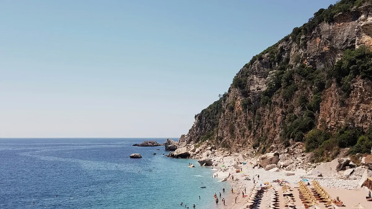 Stroge mjere: Kazne do 750 evra za kupovinu od uličnih prodavaca na plaži
