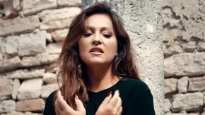 Nina Badrić uživa na odmoru: Pjevačica pokazala ko je pravi "gazda" u njenoj kući