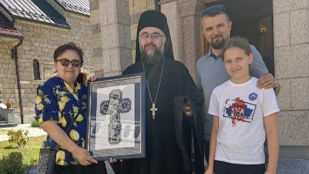 Božana Popović virtuoz zmijanjskog veza: Prelijep rad poklonila manastiru Osovica
