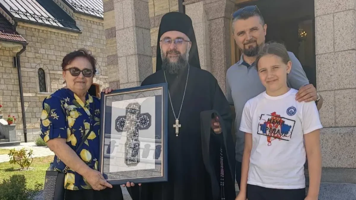 Božana Popović virtuoz zmijanjskog veza: Prelijep rad poklonila manastiru Osovica